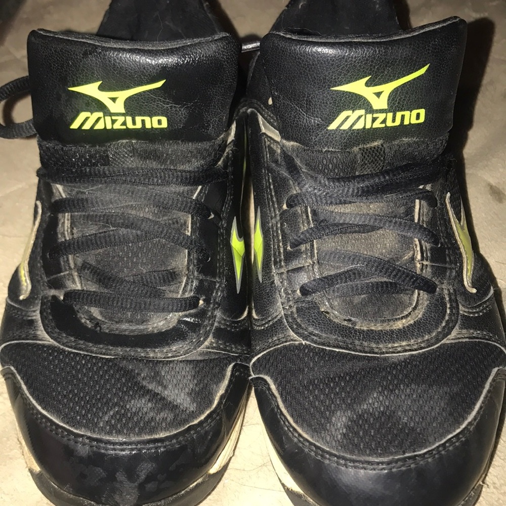 Women's softball cleats